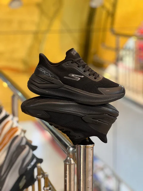 کتونی اسکیچرز sky مستر درجه۱/نرم و راحت طبی/مخصوص رانینگ/سایز۴۰تا۴۵/تک و عمده موجود Skeachers sky
