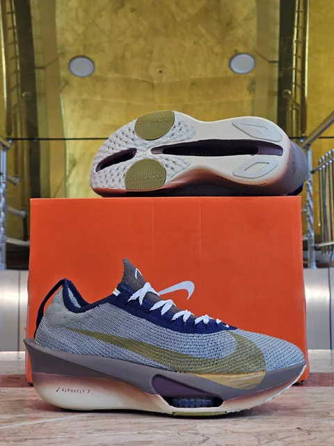 خرید کتونی نایک آلفا فلای ۳ مستر /سایز۴۰ تا 45/رانینگ حرفه‌ای /تک و عمده موجود Nike Alpha Fly 3