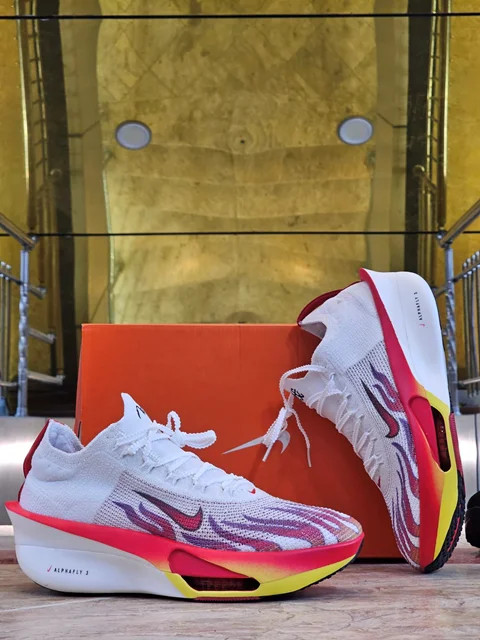 خرید کتونی نایک آلفا فلای ۳ مستر سایز۴۰ تا 45/رانینگ حرفهای /تک و عمده موجود Nike Alpha Fly 3